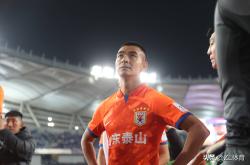 乐鱼网页版 -包含今晚山东泰山调整名单以备亚冠，门线救险环节打磨，震撼外界，资深球员宣示担当的词条